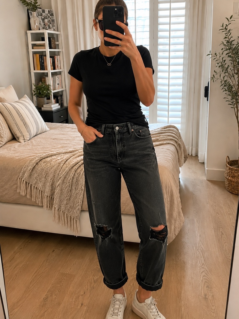 Express Boyfriend Mid Rise Distressed Black Jeans Size 6